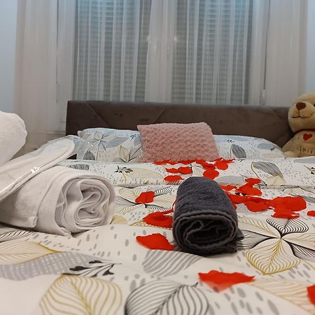 Apartman "Airplane" ซาราเยโว ภายนอก รูปภาพ